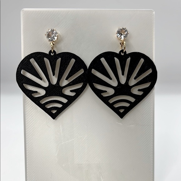 The Heartline Arc Earrings - Picture 1 of 4